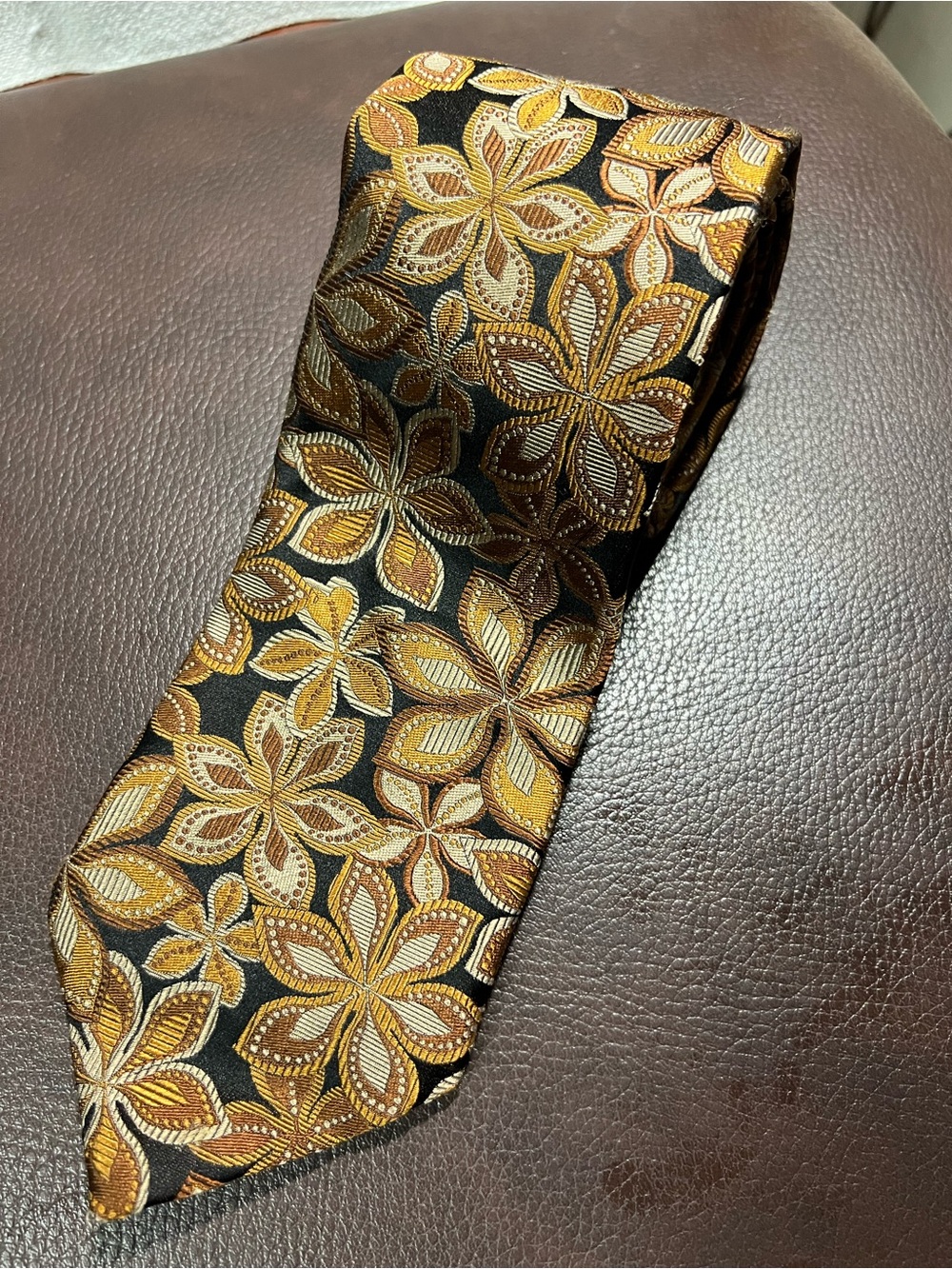Geoff Nicholson Luxury Elegant Tie Black Gold Floral Silk Necktie Made in Italy